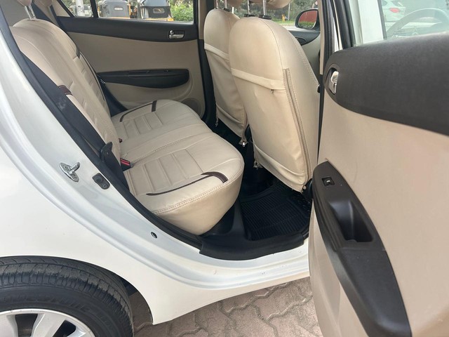 Second-hand 2013 Hyundai i20 Sportz 1.4 CRDi for sale in Thane-13