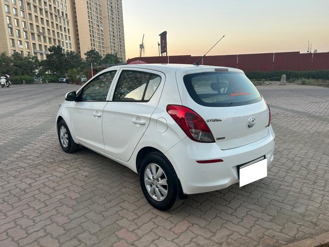 Second-hand 2013 Hyundai i20 Sportz 1.4 CRDi for sale in Thane-2