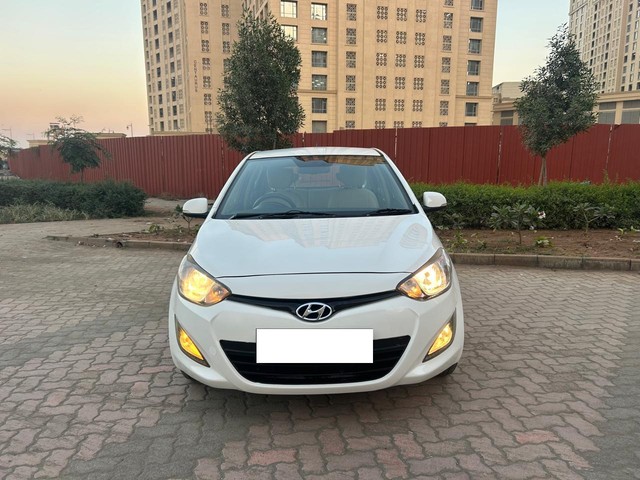 Second-hand 2013 Hyundai i20 Sportz 1.4 CRDi for sale in Thane-4