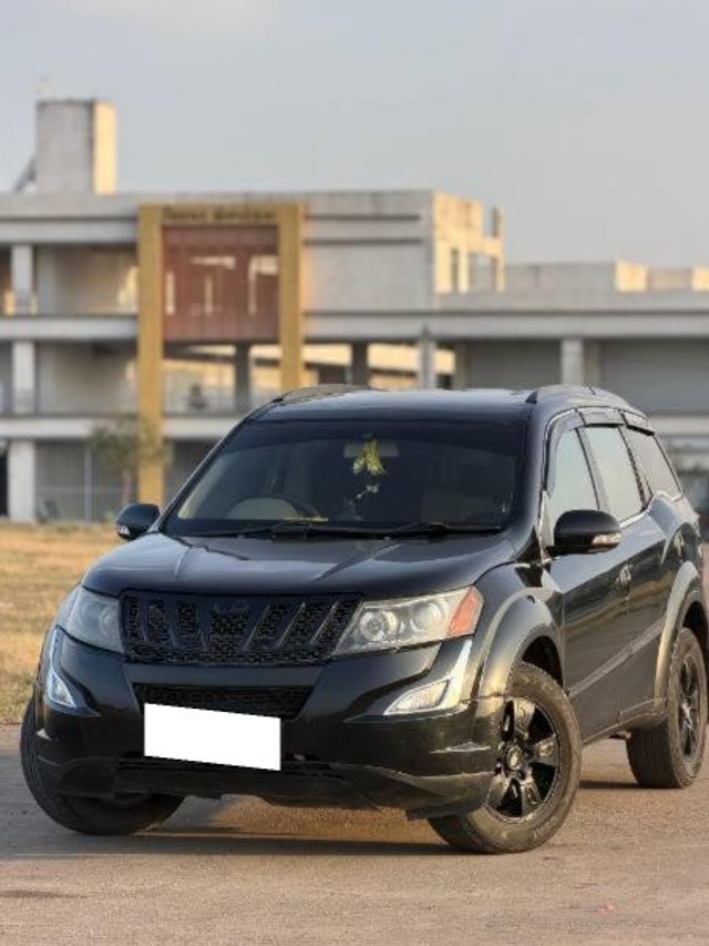 Second-hand 2012 Mahindra XUV500 W6 2WD for sale in Rajkot-5