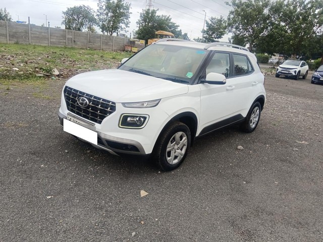 Second-hand 2020 Hyundai Venue S Plus for sale in Surat-3
