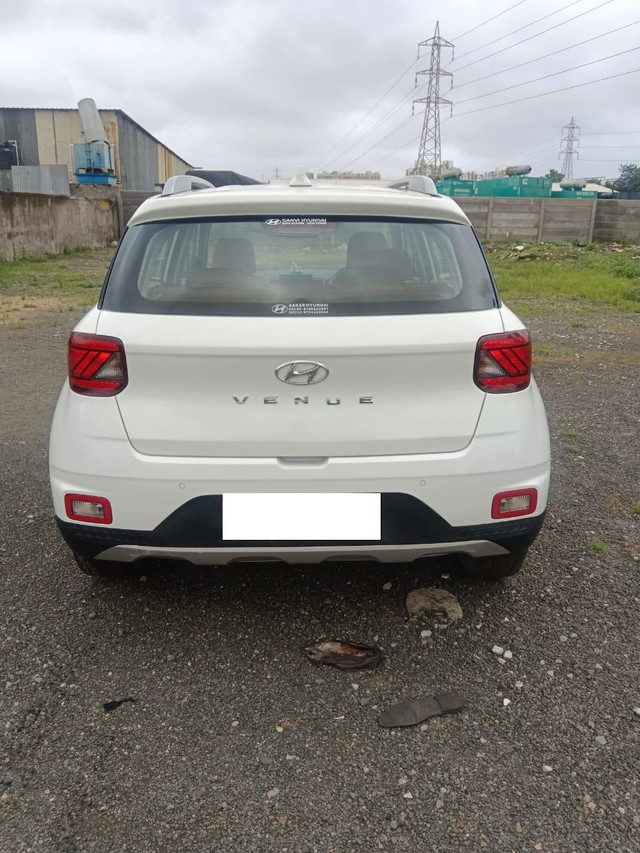 Second-hand 2020 Hyundai Venue S Plus for sale in Surat-2