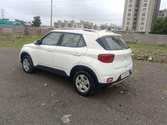 Second-hand 2020 Hyundai Venue S Plus for sale in Surat-5