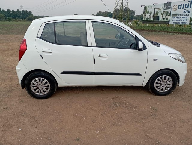 Second-hand 2013 Hyundai i10 Magna 1.1L for sale in Surat-3