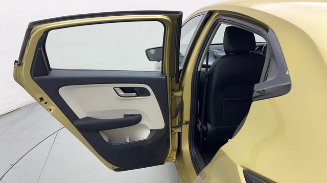 Second-hand 2021 Tata Altroz XZ Diesel for sale in Gurgaon-31