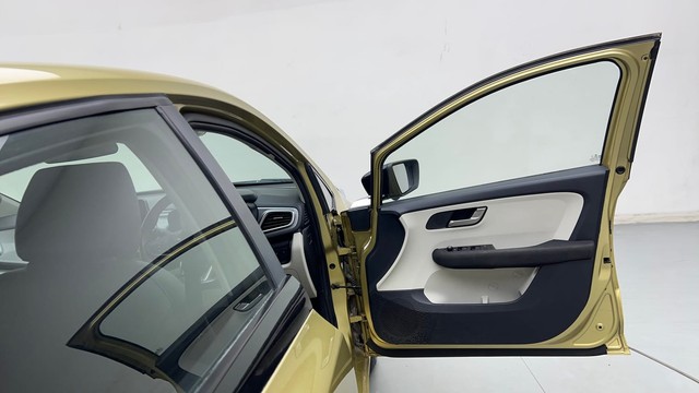 Second-hand 2021 Tata Altroz XZ Diesel for sale in Gurgaon-16