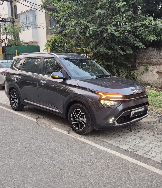 Second-hand 2023 Kia Carens Luxury Plus DCT 6 STR BSVI for sale in New Delhi