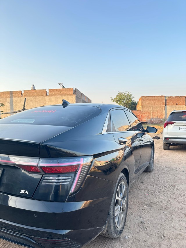 Second-hand 2024 Hyundai Verna SX for sale in Ahmedabad-10