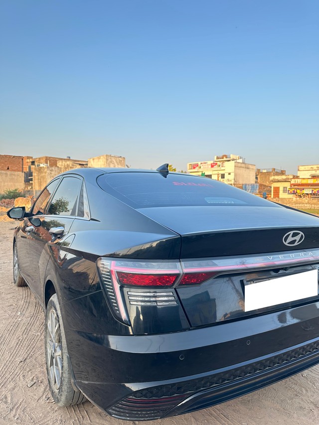 Second-hand 2024 Hyundai Verna SX for sale in Ahmedabad-9