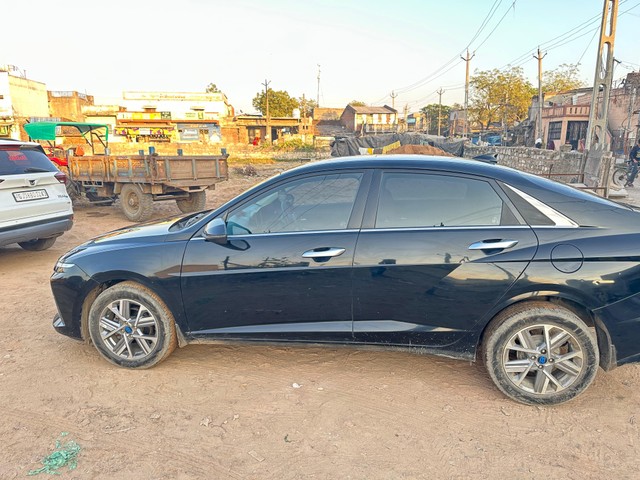 Second-hand 2024 Hyundai Verna SX for sale in Ahmedabad-8
