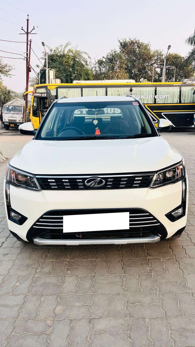 Second-hand 2019 Mahindra XUV300 W8 Diesel BSIV for sale in Lucknow