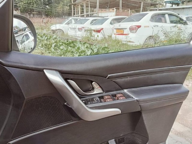 Second-hand 2019 Mahindra XUV500 W11 FWD Diesel for sale in Kamrup-4