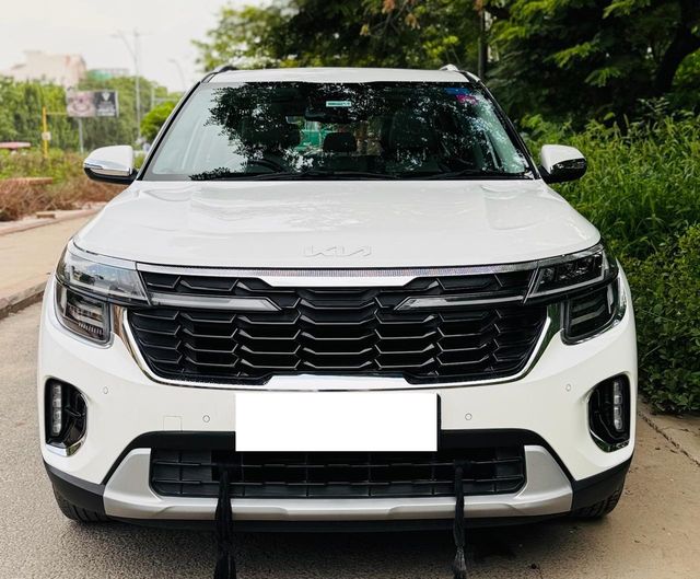 Second-hand 2023 Kia Seltos HTX IVT for sale in New Delhi
