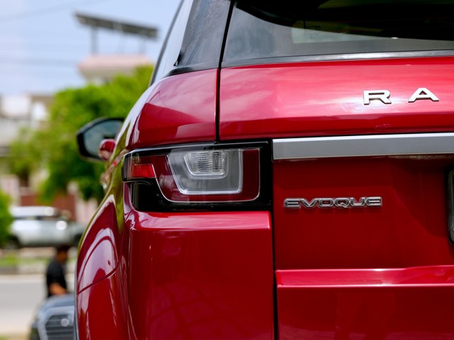 Second-hand 2018 Land Rover Range Rover Evoque 2.0 TD4 SE for sale in Jaipur-14