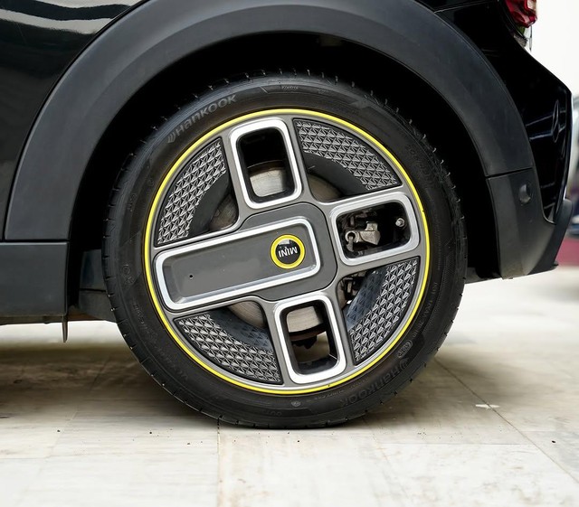 Second-hand 2023 Mini Cooper SE Electric for sale in Jaipur-4