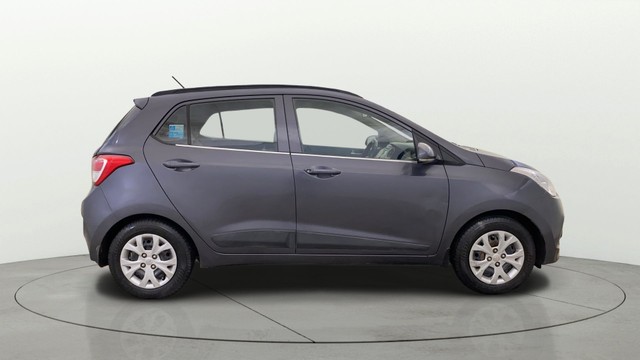Second-hand 2016 Hyundai Grand i10 Sportz for sale in Gurgaon-1