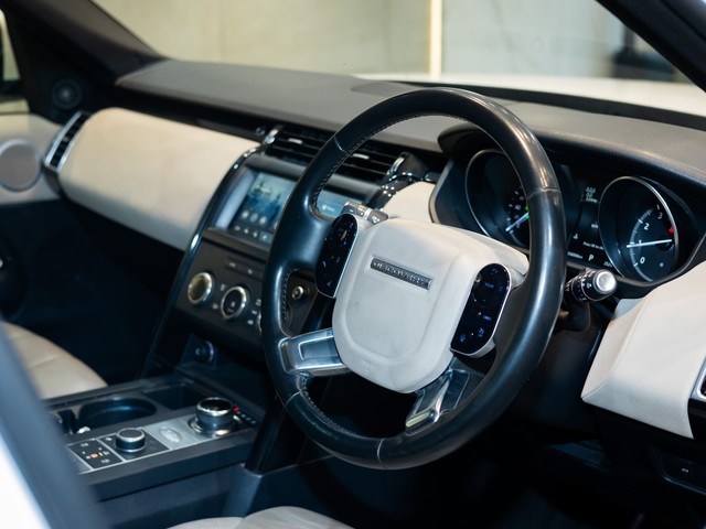 Second-hand 2019 Land Rover Discovery SE 2.0 SD4 for sale in Kolkata-19