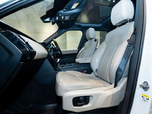 Second-hand 2019 Land Rover Discovery SE 2.0 SD4 for sale in Kolkata-21