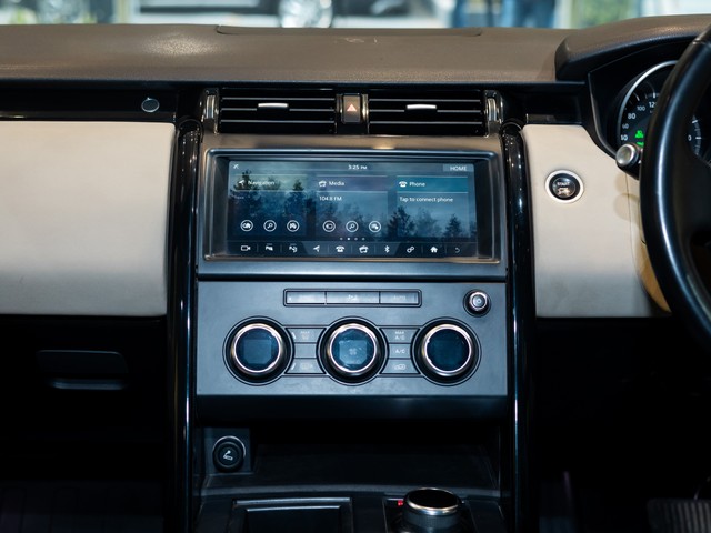 Second-hand 2019 Land Rover Discovery SE 2.0 SD4 for sale in Kolkata-16