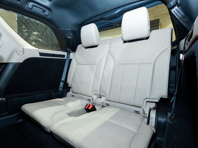 Second-hand 2019 Land Rover Discovery SE 2.0 SD4 for sale in Kolkata-5