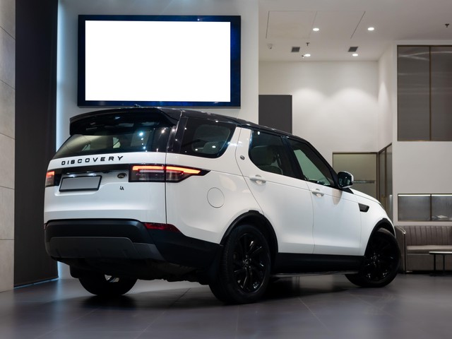 Second-hand 2019 Land Rover Discovery SE 2.0 SD4 for sale in Kolkata-17