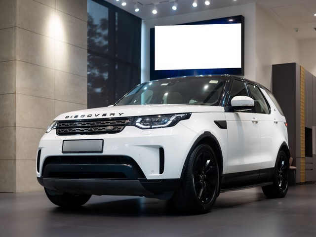 Second-hand 2019 Land Rover Discovery SE 2.0 SD4 for sale in Kolkata-3