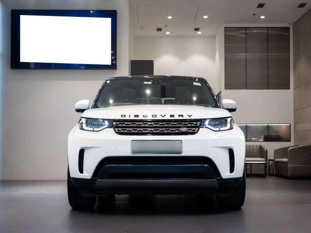 Second-hand 2019 Land Rover Discovery SE 2.0 SD4 for sale in Kolkata-2
