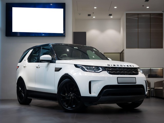 Second-hand 2019 Land Rover Discovery SE 2.0 SD4 for sale in Kolkata-0