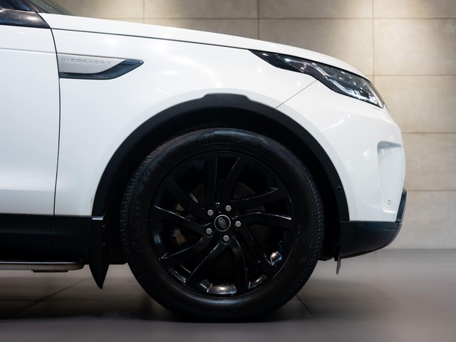 Second-hand 2019 Land Rover Discovery SE 2.0 SD4 for sale in Kolkata-13