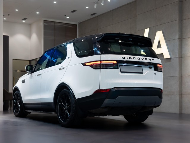 Second-hand 2019 Land Rover Discovery SE 2.0 SD4 for sale in Kolkata-7