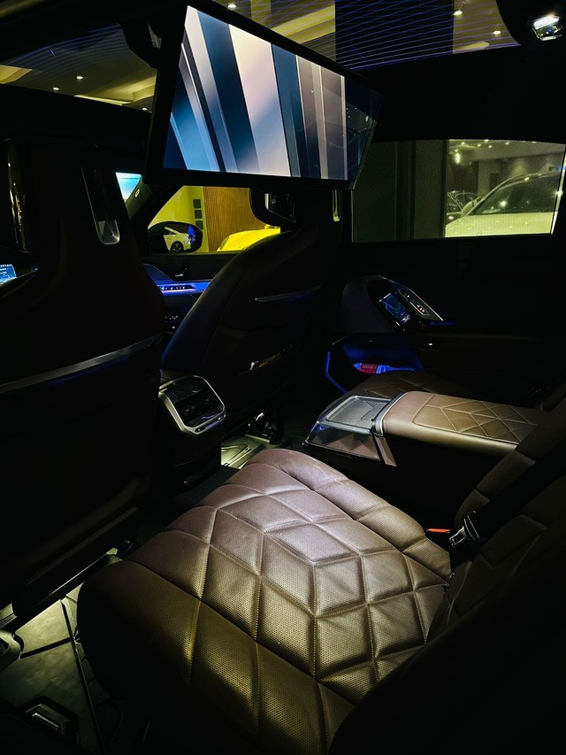 Second-hand 2023 BMW 7 Series 740Li M Sport Edition for sale in New Delhi-6