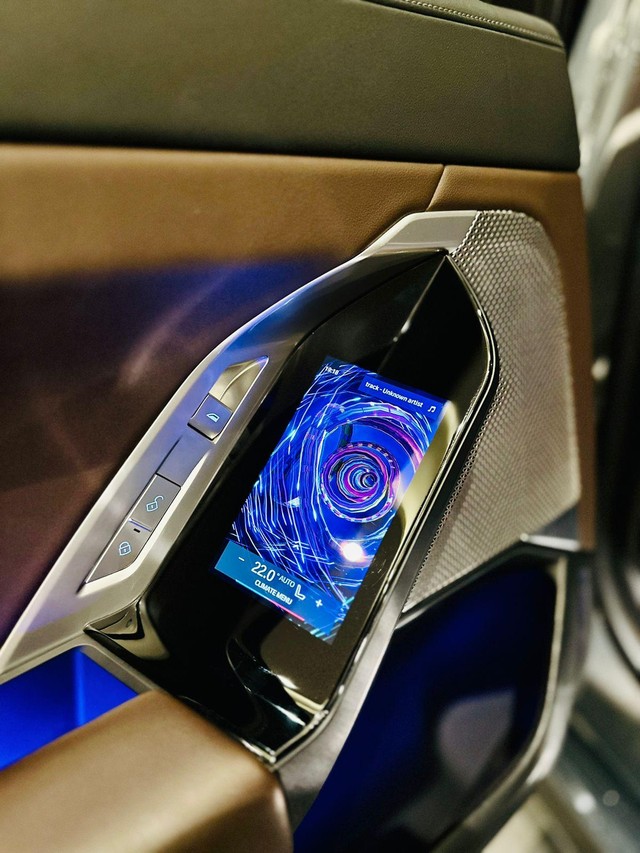 Second-hand 2023 BMW 7 Series 740Li M Sport Edition for sale in New Delhi-2