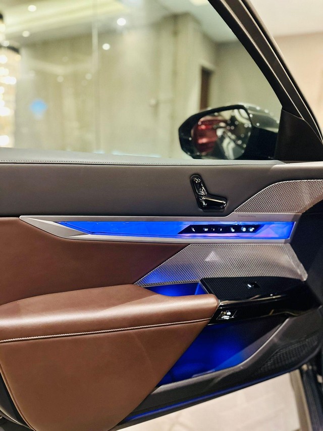 Second-hand 2023 BMW 7 Series 740Li M Sport Edition for sale in New Delhi-3