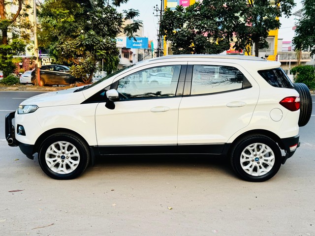 Second-hand 2014 Ford Ecosport 1.5 DV5 MT Titanium for sale in Vadodara-3