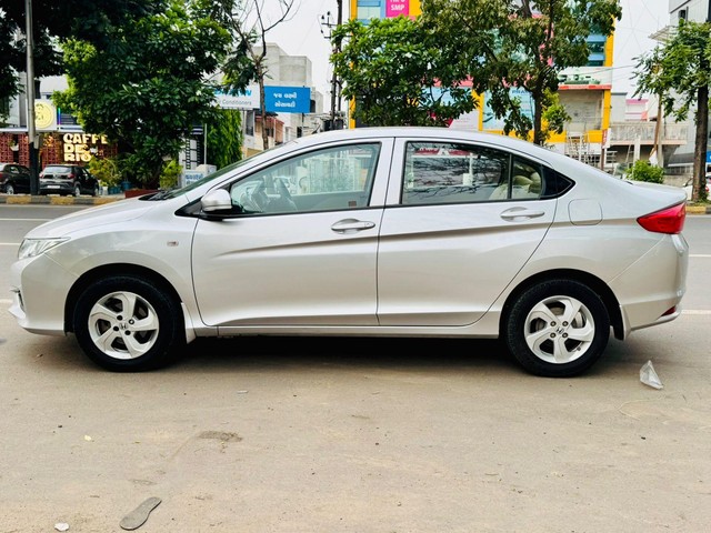 Second-hand 2014 Honda City i DTEC E for sale in Vadodara-3