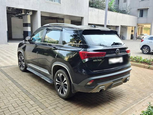 Second-hand 2022 MG Hector Hybrid Sharp MT for sale in Bangalore-9