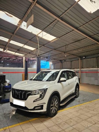 Second-hand 2022 Mahindra XUV700 AX7 AT BSVI for sale in Lucknow