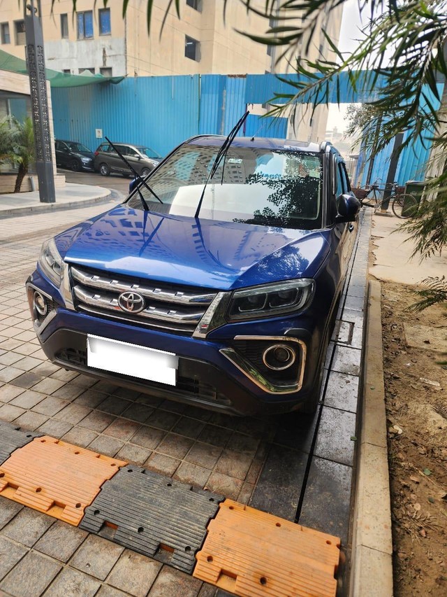 Second-hand 2022 Toyota Urban cruiser Mid for sale in New Delhi-4
