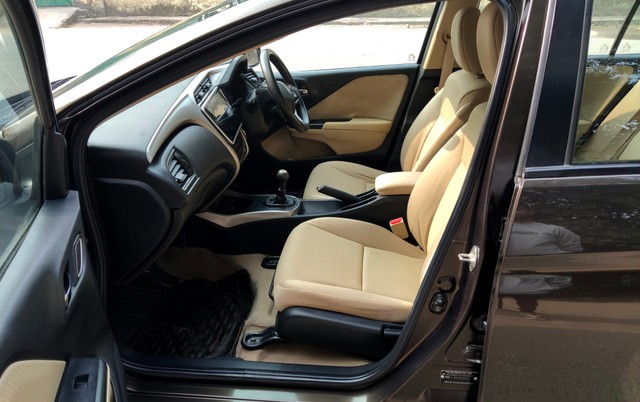 Second-hand 2017 Honda City i VTEC V for sale in New Delhi-10