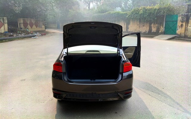 Second-hand 2017 Honda City i VTEC V for sale in New Delhi-17