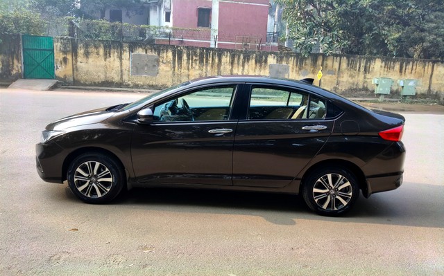 Second-hand 2017 Honda City i VTEC V for sale in New Delhi-4