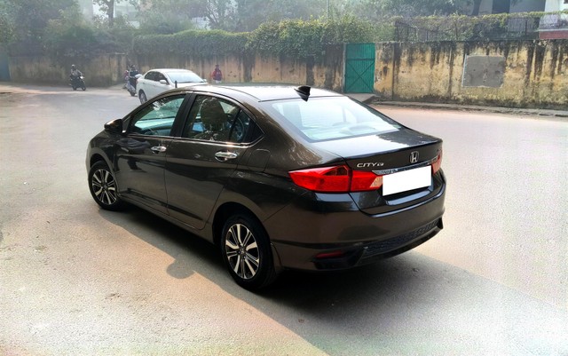 Second-hand 2017 Honda City i VTEC V for sale in New Delhi-3