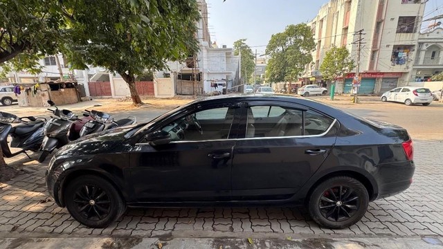 Second-hand 2015 Skoda Octavia Elegance 1.8 TSI AT for sale in Rajkot-5