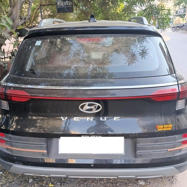 Second-hand 2023 Hyundai Venue S Plus Diesel for sale in Rajkot-0