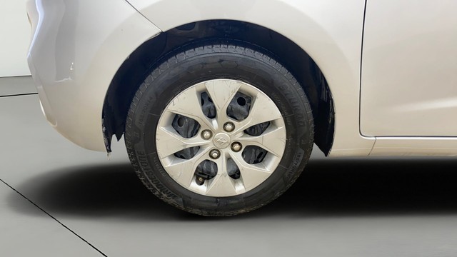 Second-hand 2018 Hyundai Xcent 1.2 VTVT S for sale in Ahmedabad-29