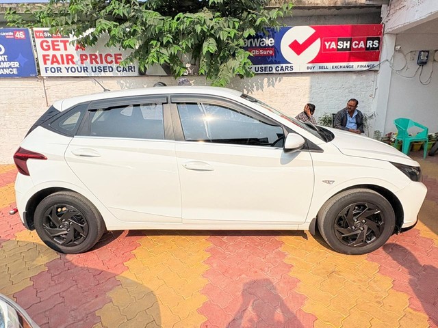 Second-hand 2023 Hyundai i20 Magna for sale in Gorakhpur-1