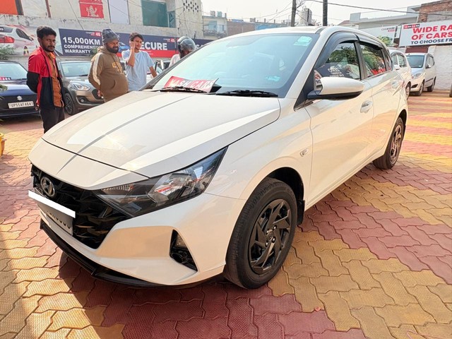 Second-hand 2023 Hyundai i20 Magna for sale in Gorakhpur-3