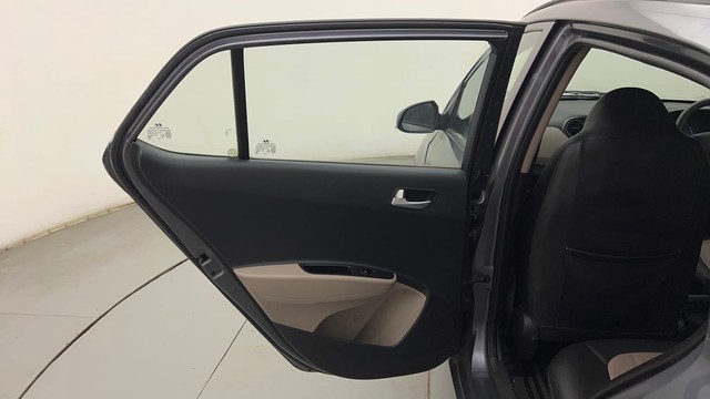 Second-hand 2017 Hyundai Grand i10 1.2 Kappa Sportz Option AT for sale in Mumbai-23