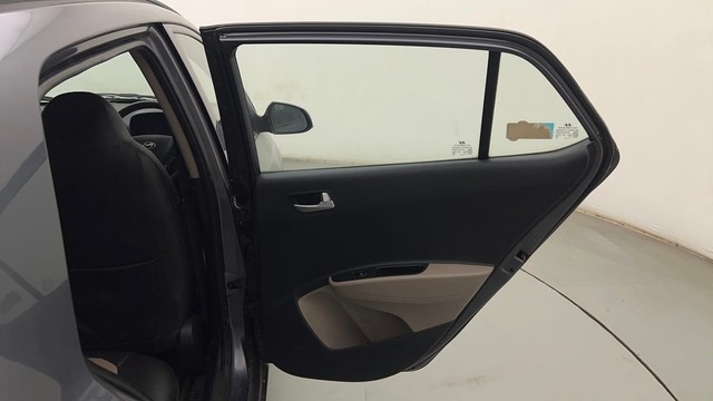 Second-hand 2017 Hyundai Grand i10 1.2 Kappa Sportz Option AT for sale in Mumbai-31