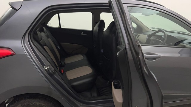 Second-hand 2017 Hyundai Grand i10 1.2 Kappa Sportz Option AT for sale in Mumbai-32